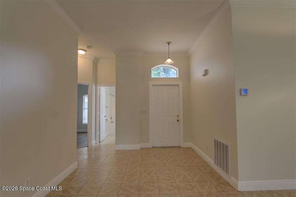 890 Villa Dr - Photo 4 of 27