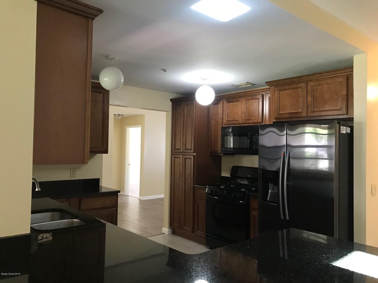 164 Oak Lake Rd - Photo 4 of 24