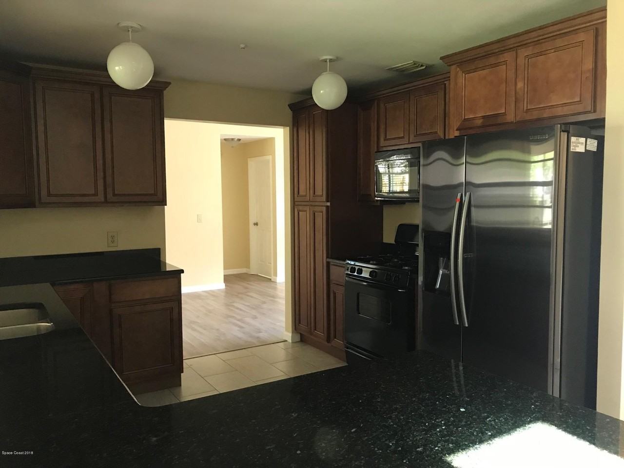 164 Oak Lake Rd - Photo 6 of 24