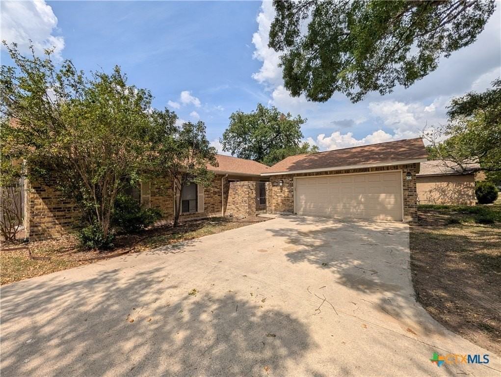 619 Summerwood Dr - Photo 3 of 47