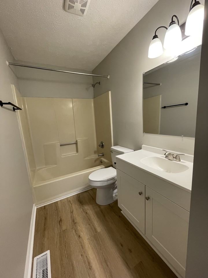 Northvail Dr #121 - Photo 7 of 13
