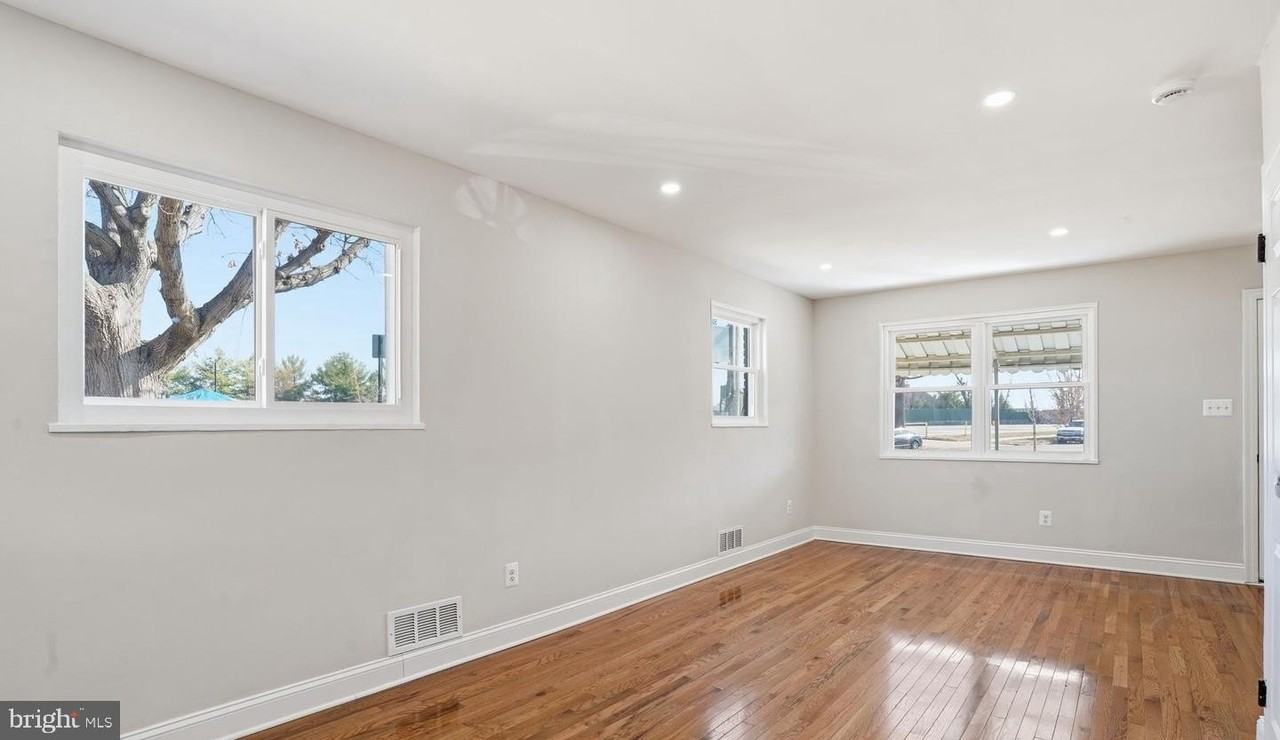 5916 8th St Ne - Photo 3 of 19