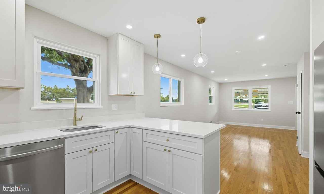 5916 8th St Ne - Photo 4 of 19