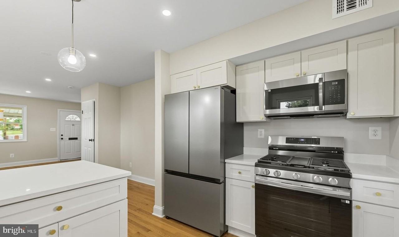 5916 8th St Ne - Photo 5 of 19