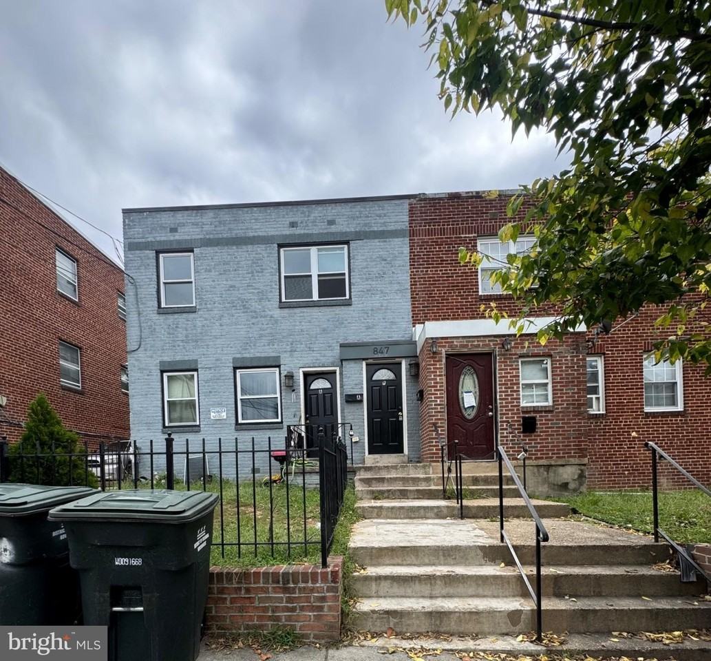 847 48th St Ne - Photo 2 of 33