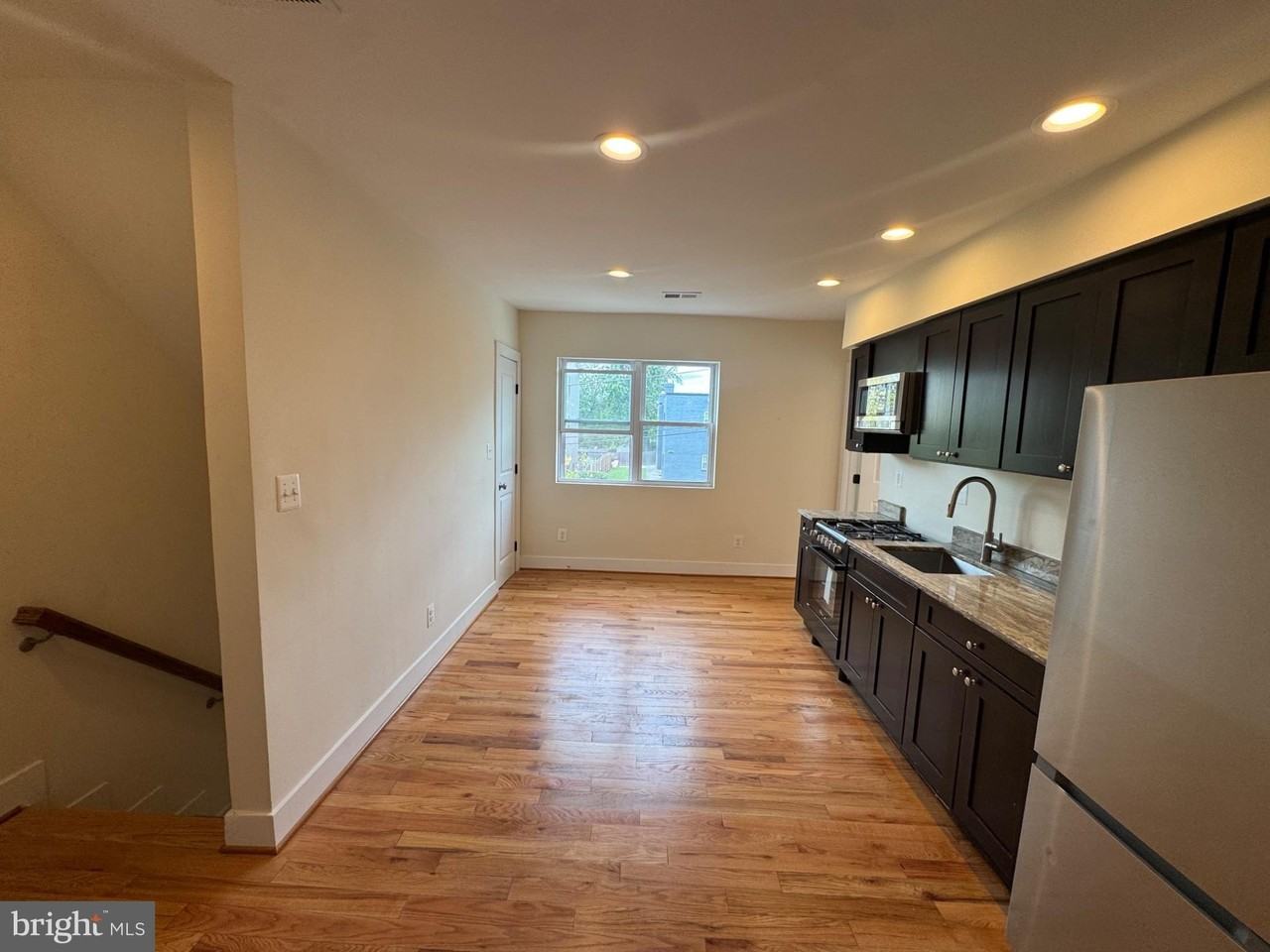 847 48th St Ne - Photo 3 of 33