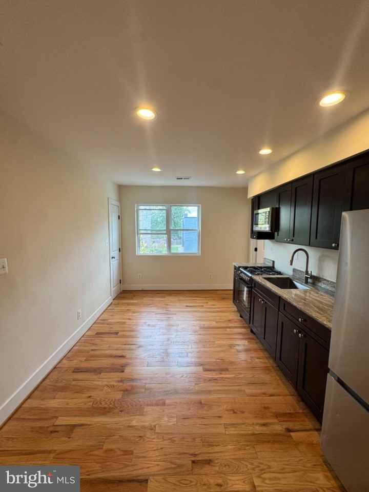 847 48th St Ne - Photo 4 of 33