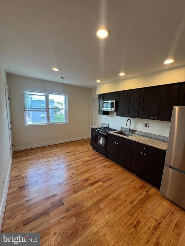 847 48th St Ne - Photo 5 of 33