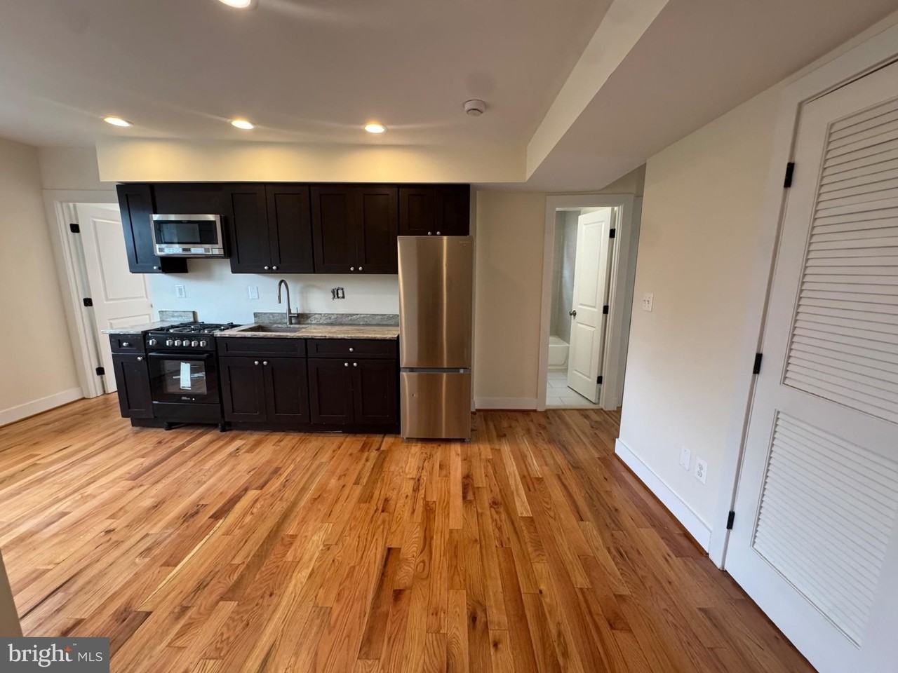 847 48th St Ne - Photo 6 of 33