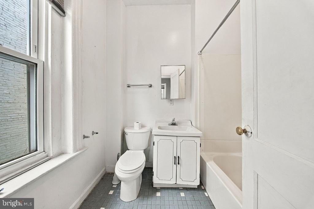 2149 N St Nw - Photo 3 of 17