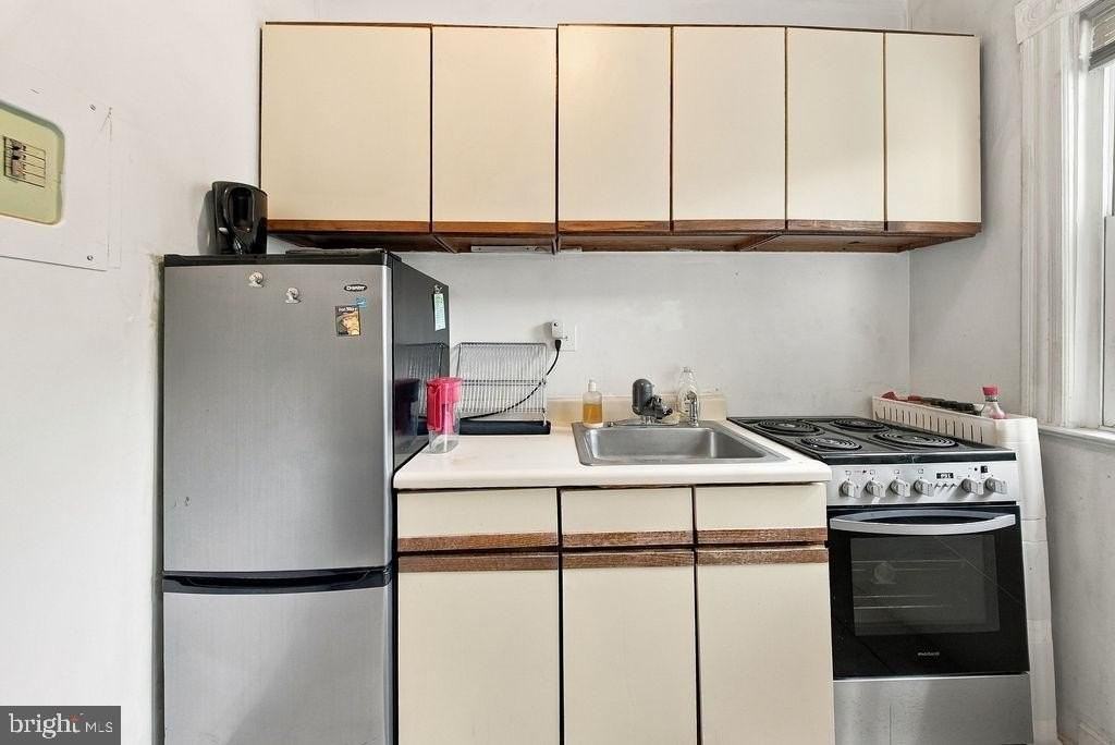 2149 N St Nw - Photo 5 of 17