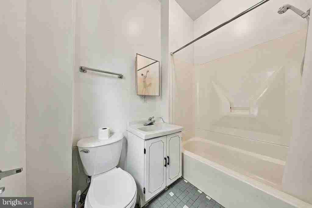 2149 N St Nw - Photo 6 of 17