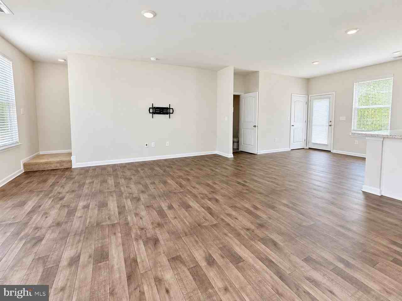 198 Currant Cir - Photo 3 of 18