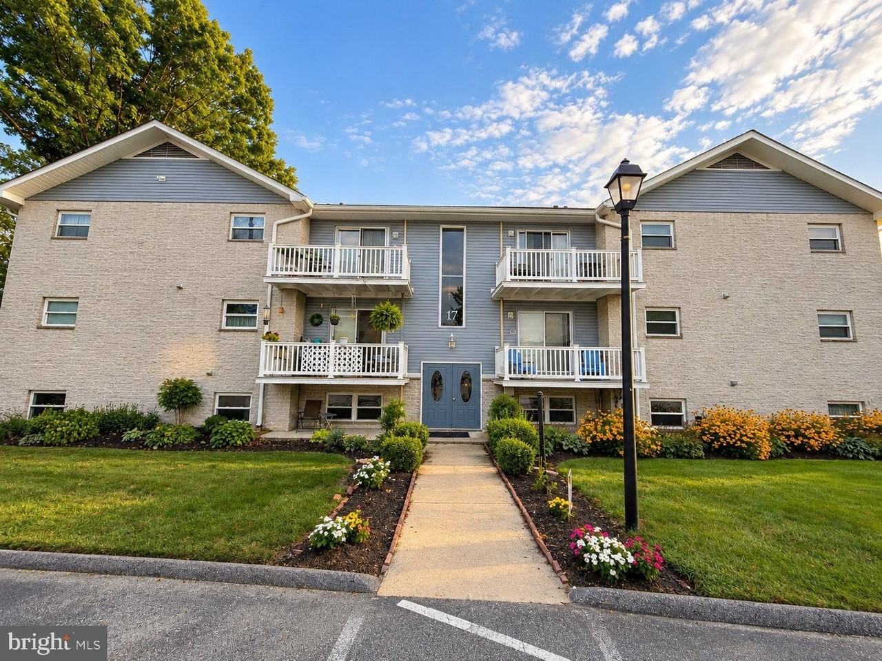 17 Warren Lodge Ct #1C - Photo 2 of 10