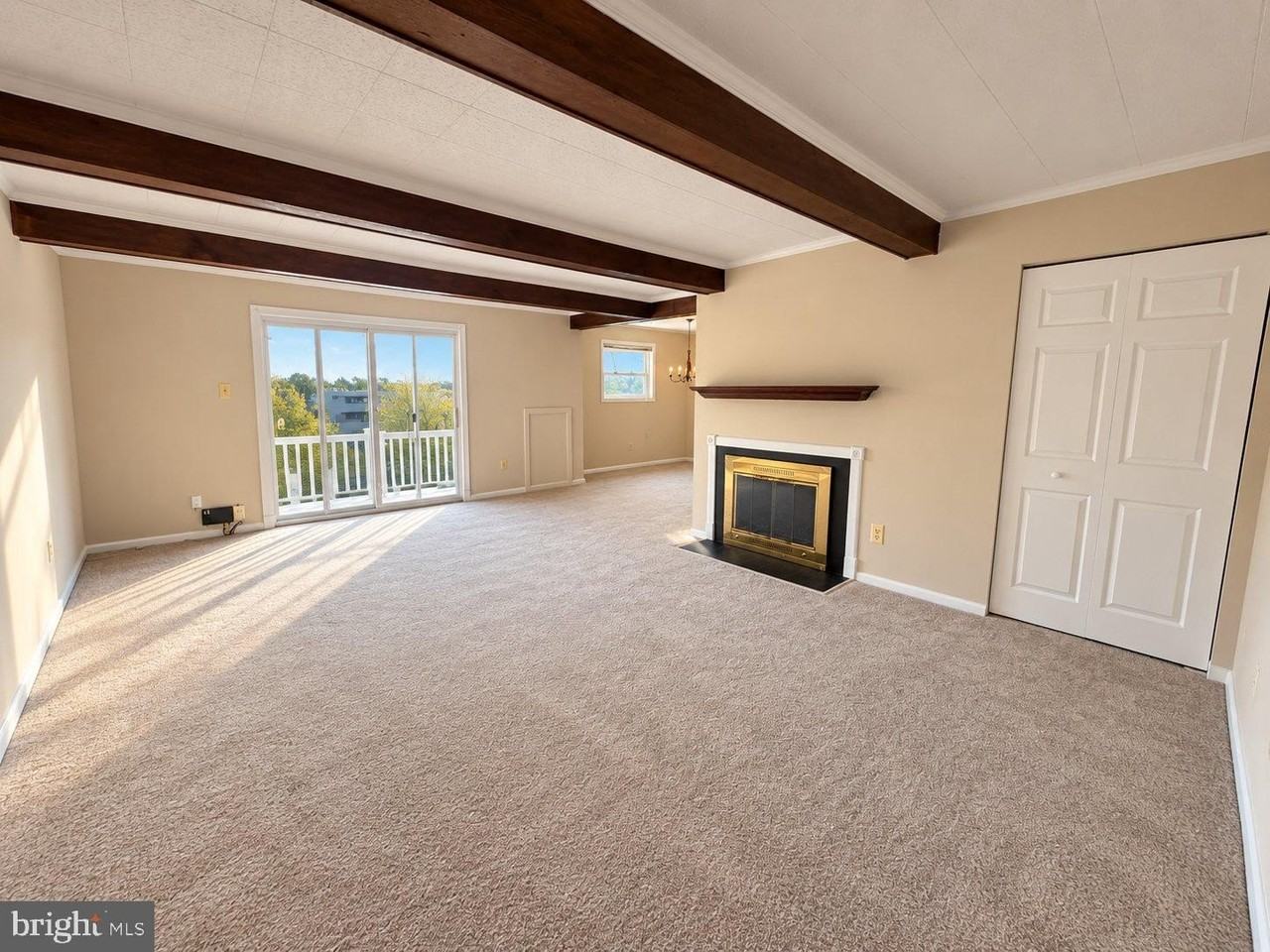 17 Warren Lodge Ct #1C - Photo 3 of 10