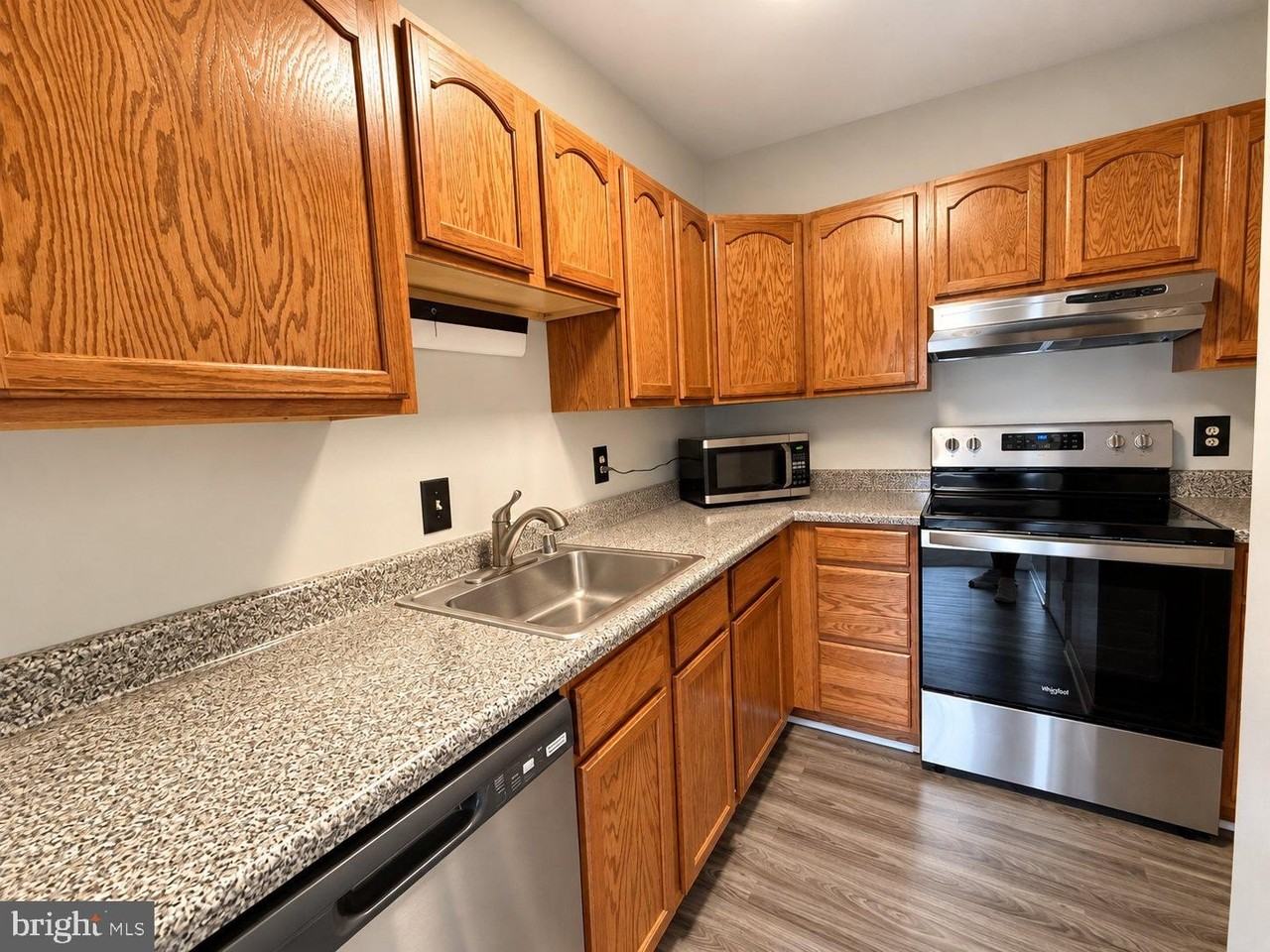 17 Warren Lodge Ct #1C - Photo 6 of 10