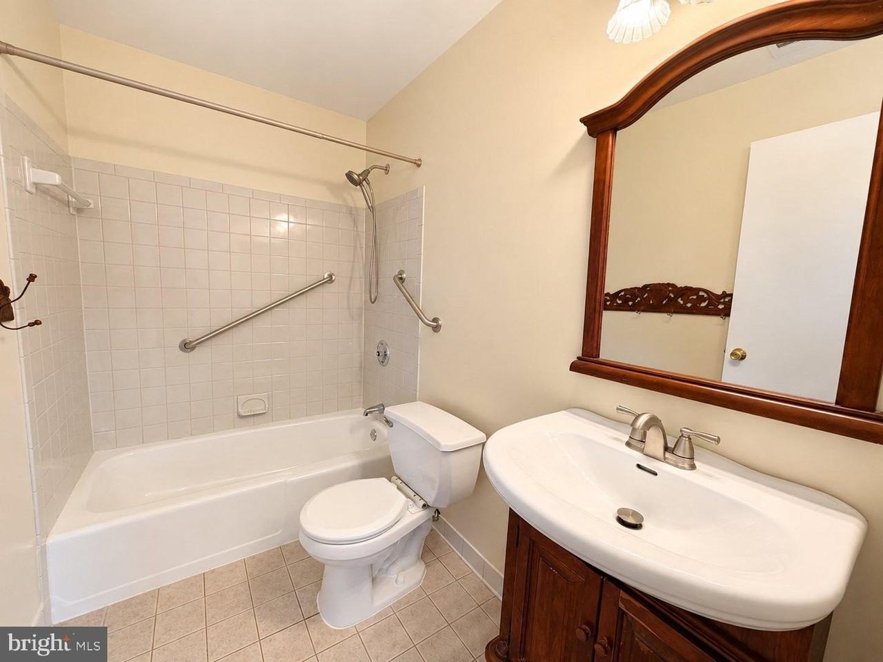 17 Warren Lodge Ct #1C - Photo 7 of 10