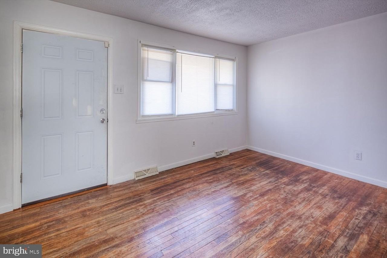 203 Sycamore Rd - Photo 4 of 14