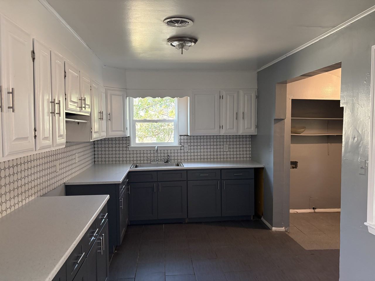 3923 N Elgin Ave #1 - Photo 5 of 12