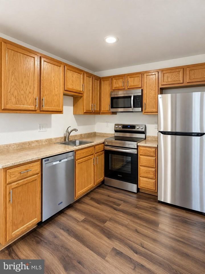 10420 Kardwright Ct - Photo 2 of 17