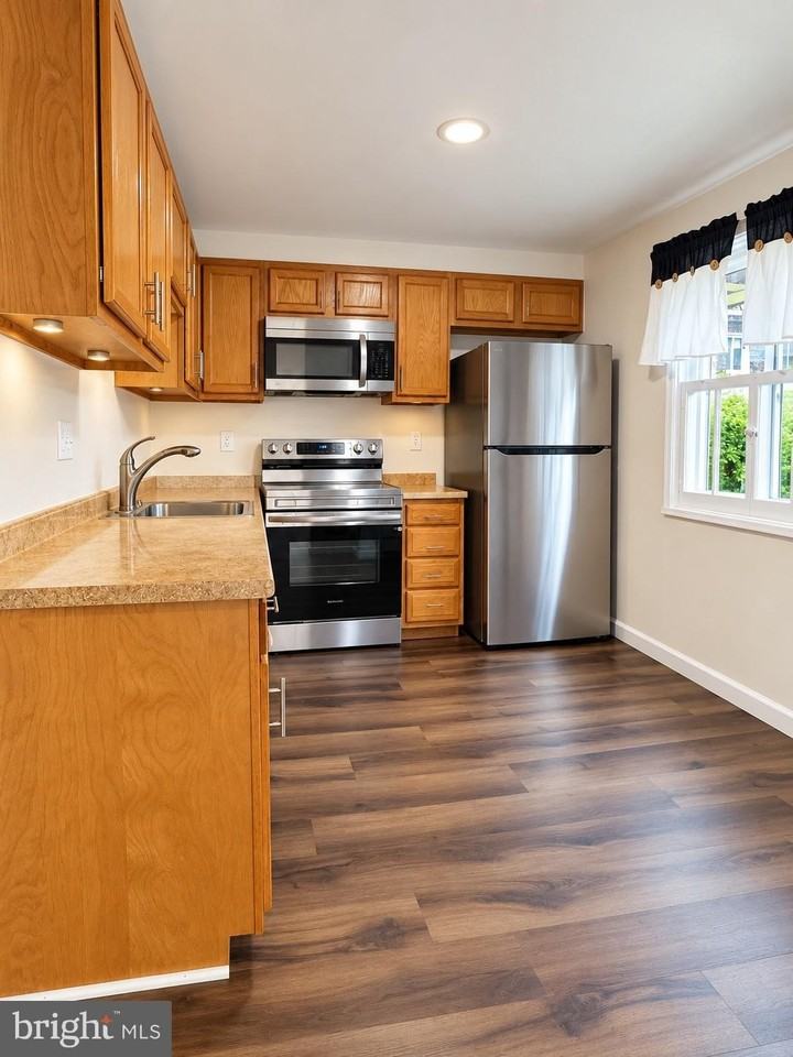 10420 Kardwright Ct - Photo 3 of 17