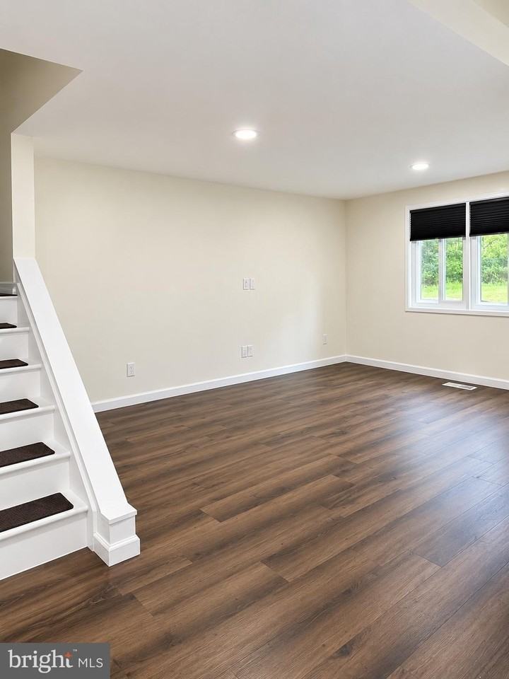 10420 Kardwright Ct - Photo 4 of 17