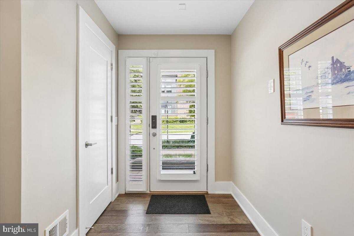 5352 Merriam St - Photo 6 of 48
