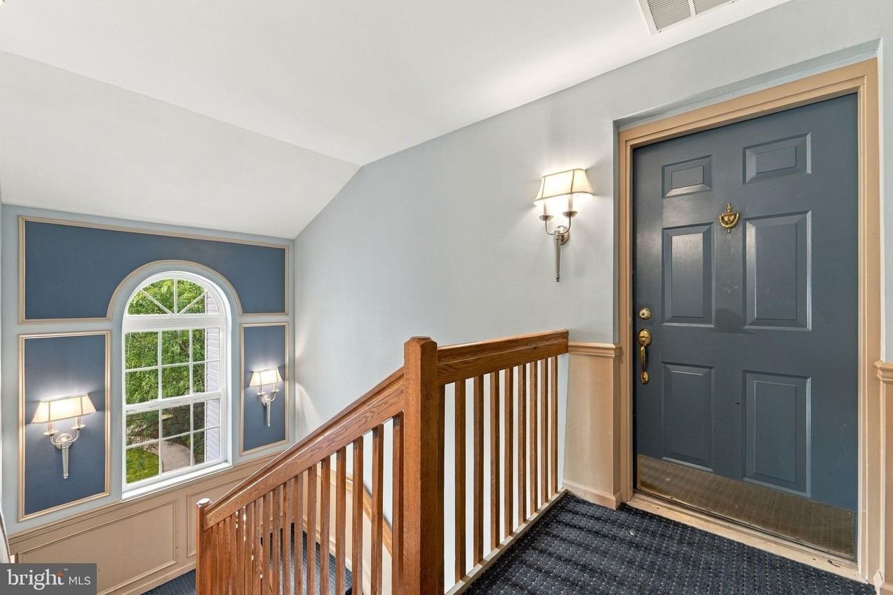 338 Lisa Way - Photo 4 of 42