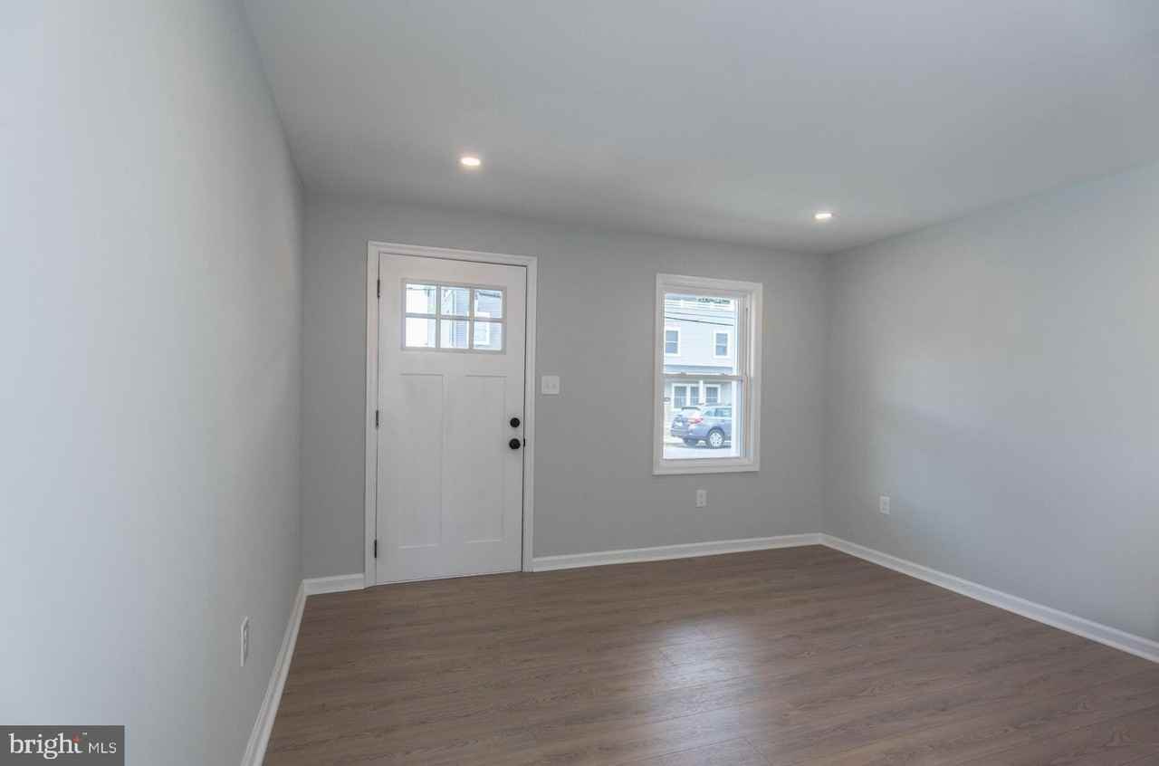 645 Spruce St - Photo 3 of 27