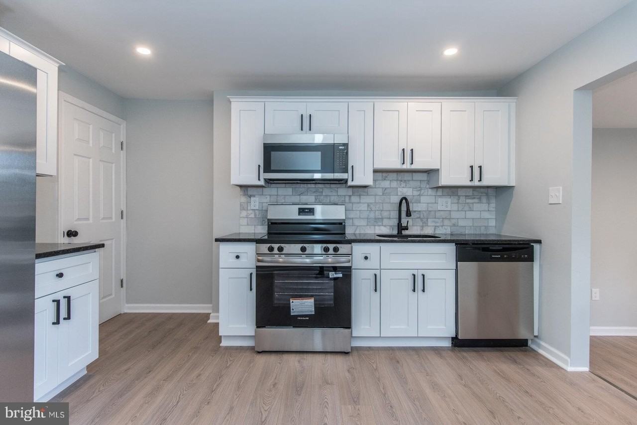645 Spruce St - Photo 7 of 27