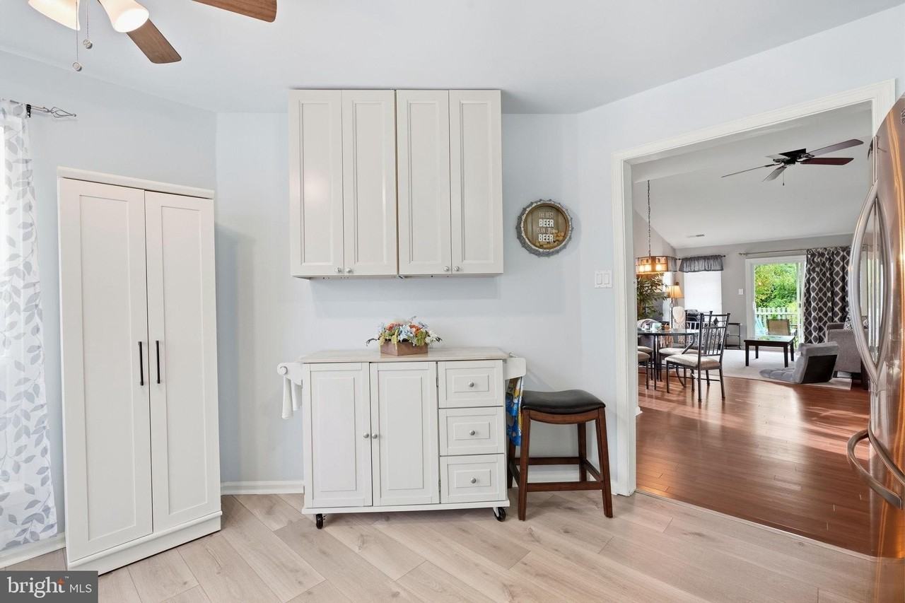 231 Oakridge Dr - Photo 4 of 14
