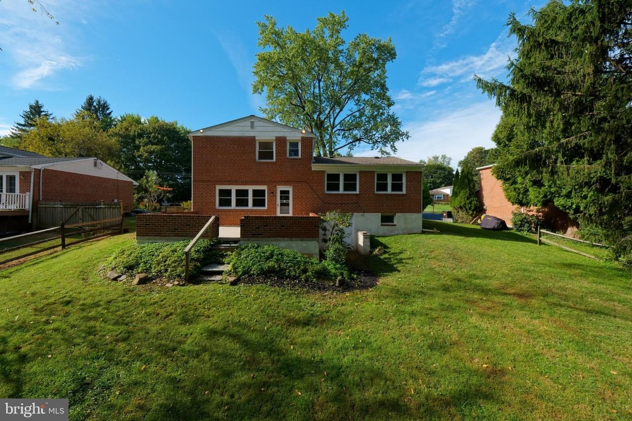 7 Doe Ln - Photo 3 of 26
