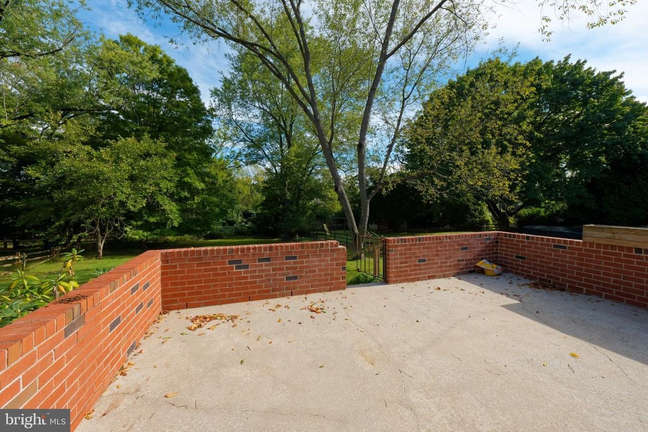 7 Doe Ln - Photo 6 of 26