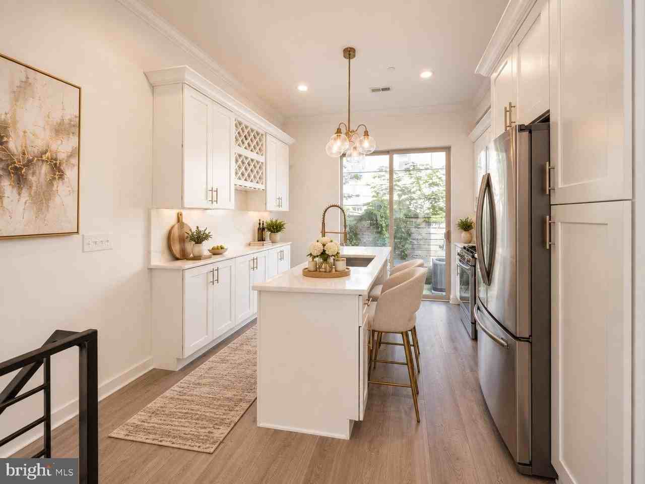2137 Cross St - Photo 3 of 43