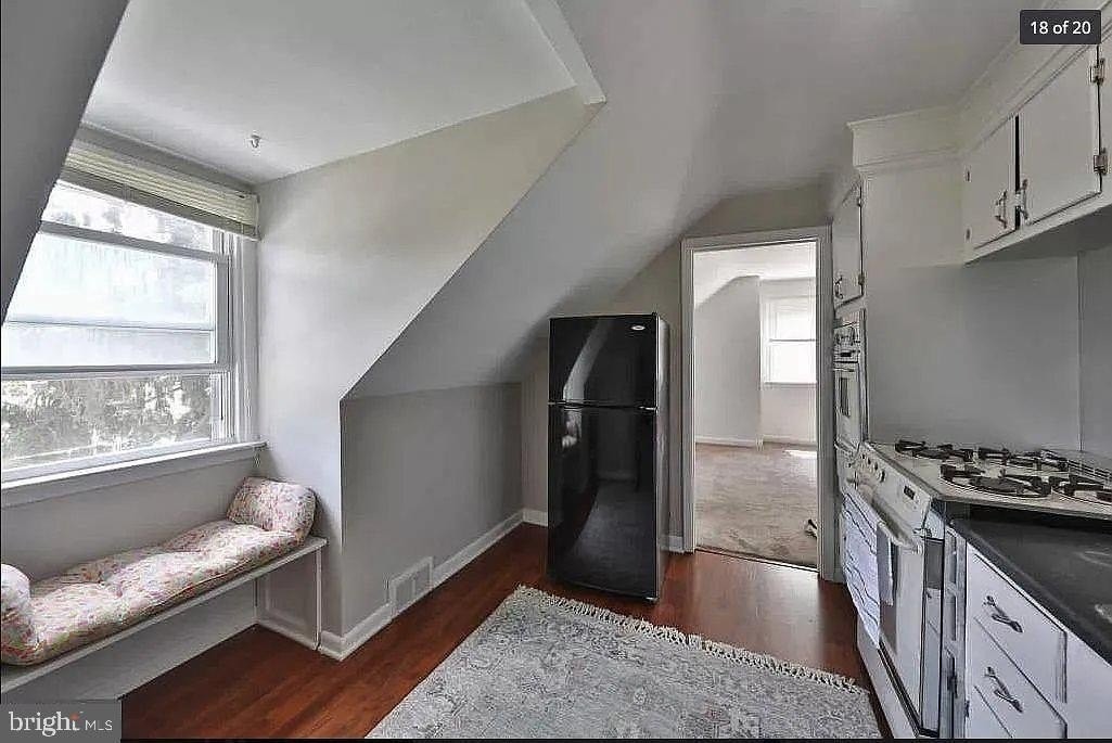 446 Evergreen Ave #2 - Photo 3 of 11
