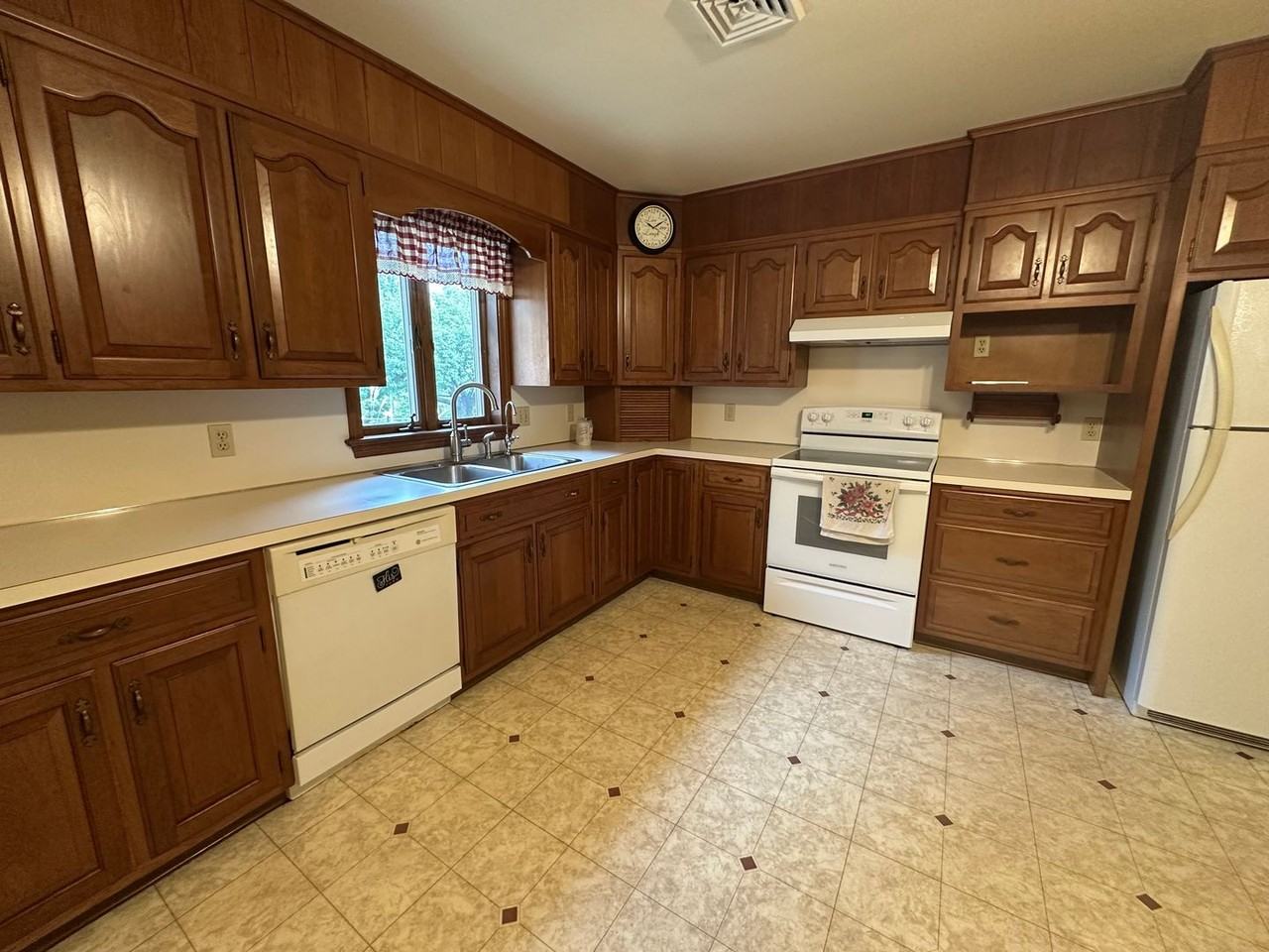 237 Cut Rd - Photo 5 of 50