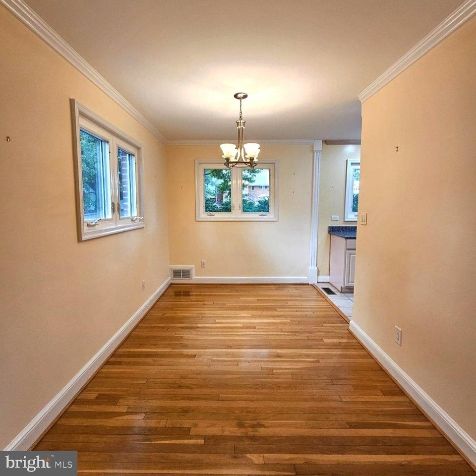 7126 Sanford Ct - Photo 6 of 27