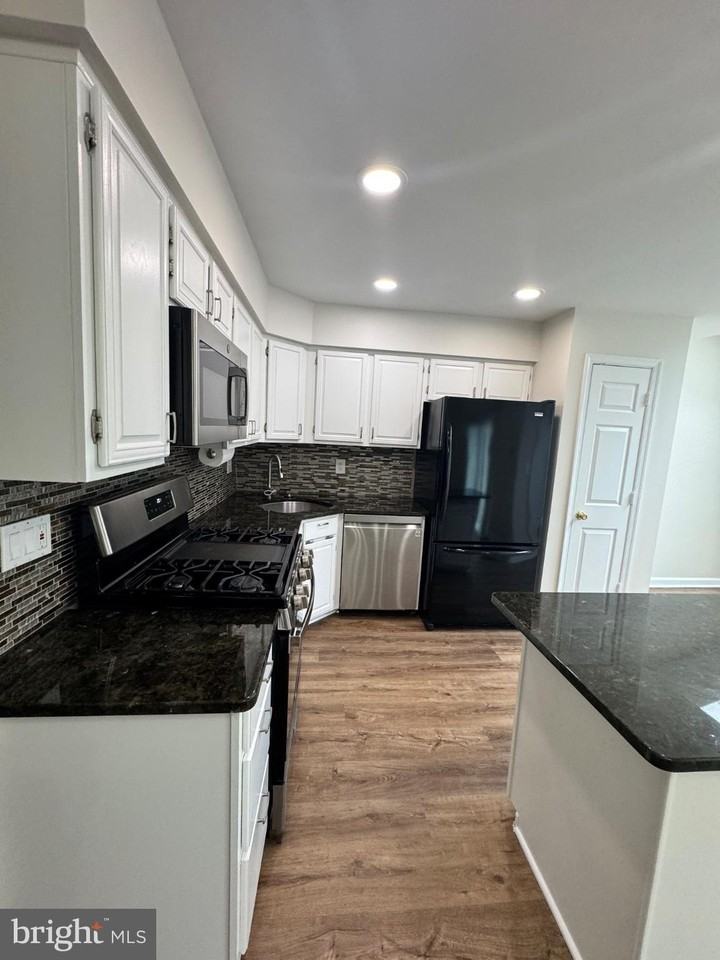 6148 Joust Ln - Photo 2 of 34