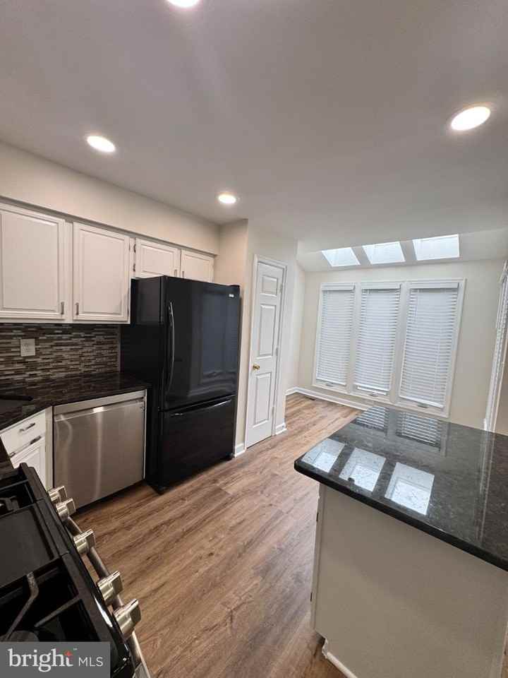 6148 Joust Ln - Photo 4 of 34