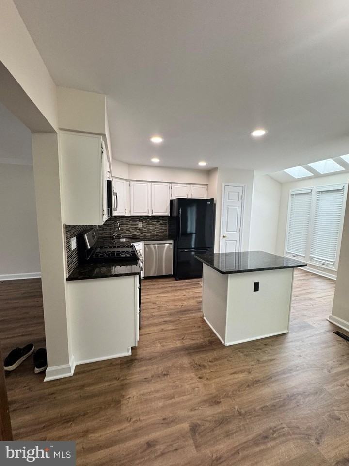6148 Joust Ln - Photo 5 of 34