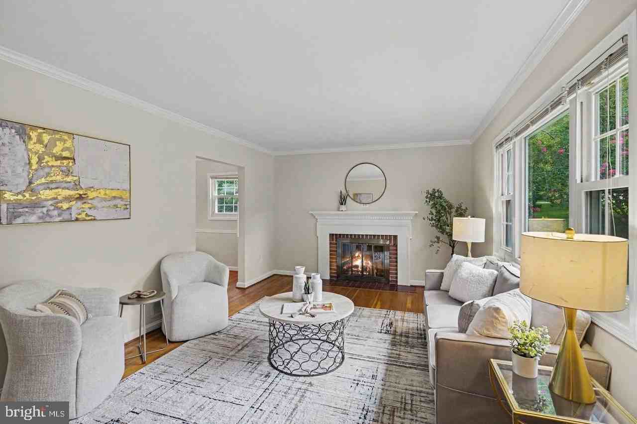 3058 Hazelton St - Photo 3 of 37