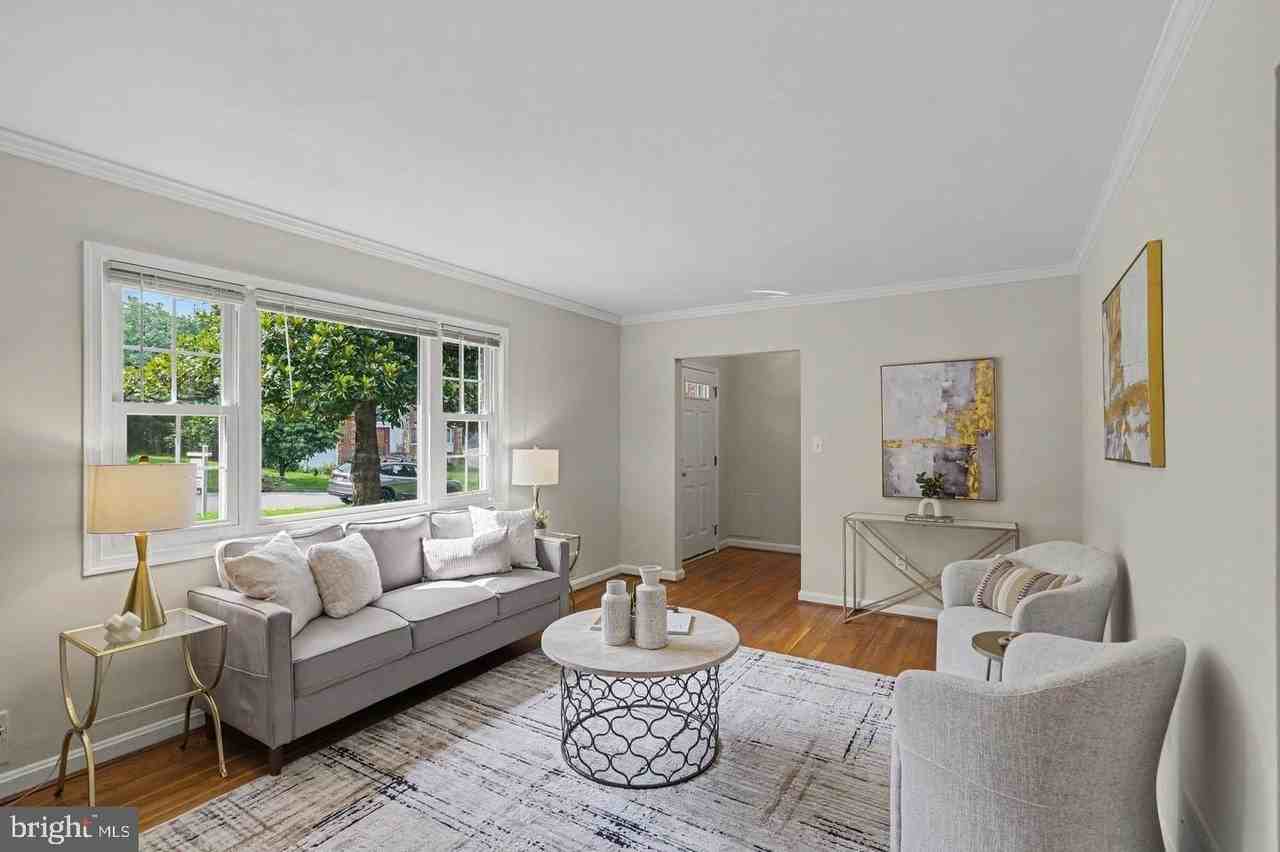 3058 Hazelton St - Photo 4 of 37