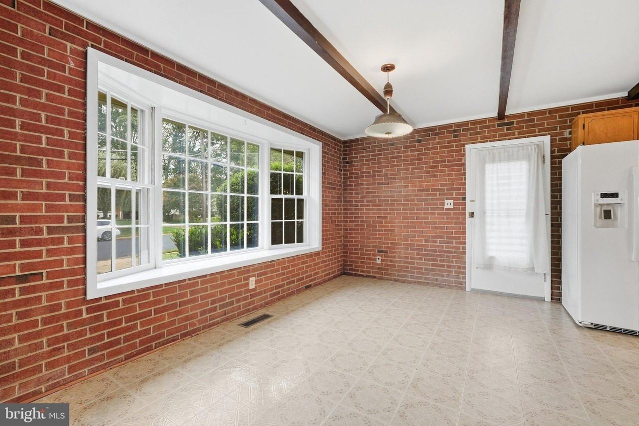 8416 Stonewall Dr - Photo 4 of 38