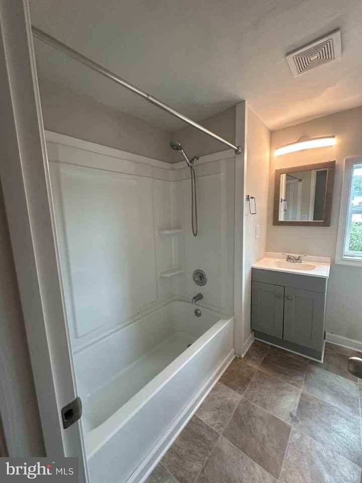 17127 12th St - Photo 4 of 8