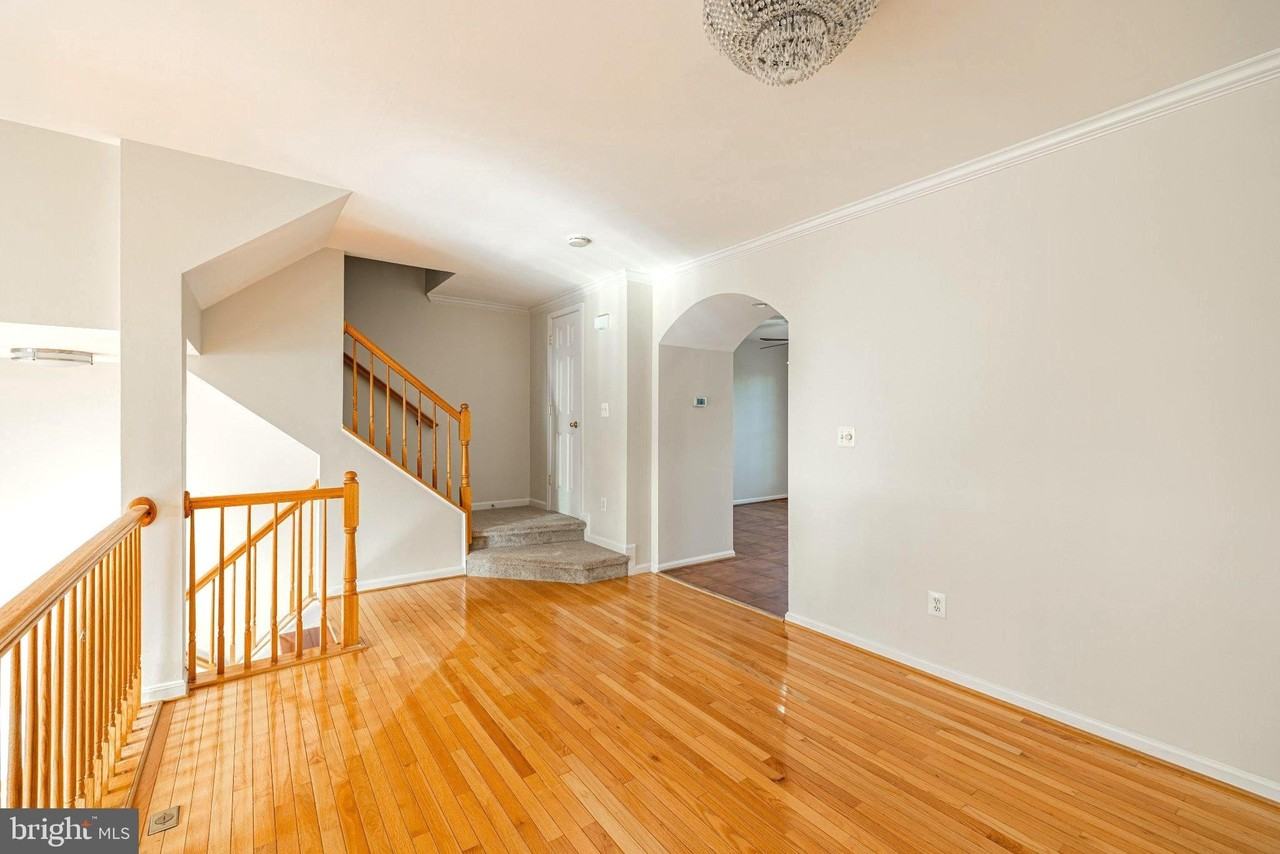 26139 Kennywood Sq - Photo 6 of 34