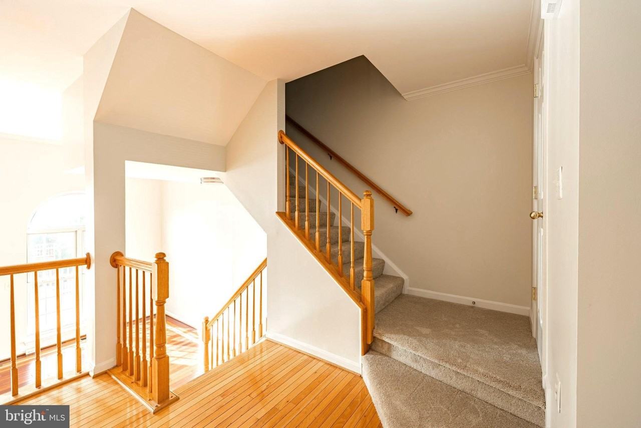 26139 Kennywood Sq - Photo 7 of 34