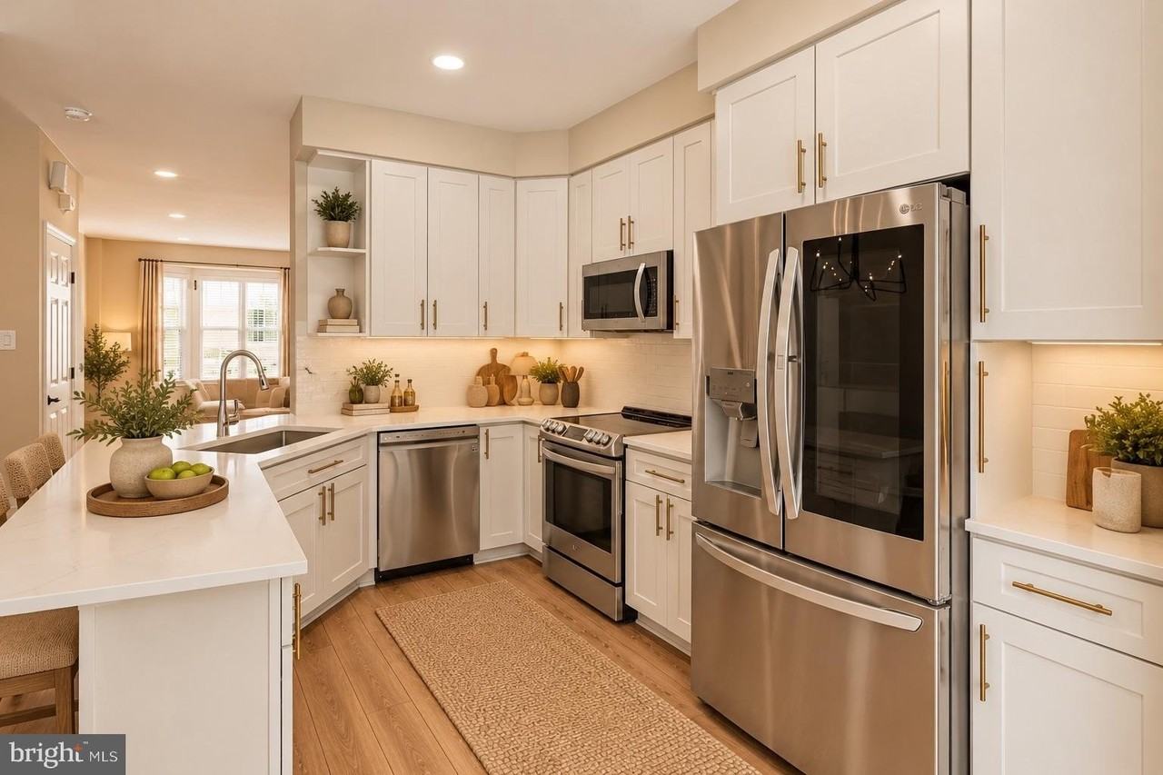 15611 Winding Creek Dr - Photo 5 of 44