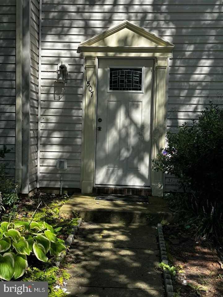 1507 Meadow Dr - Photo 3 of 38