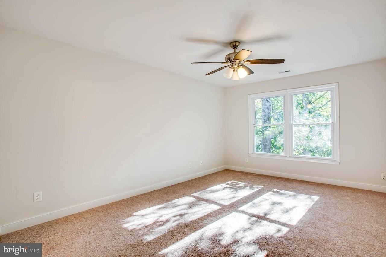1507 Meadow Dr - Photo 5 of 38