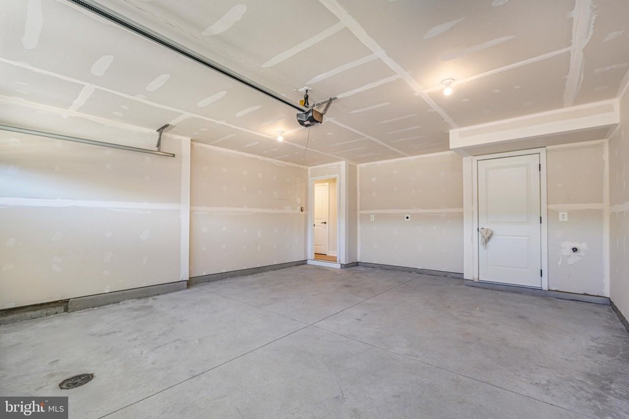 1400 Crested Iris Dr - Photo 3 of 46